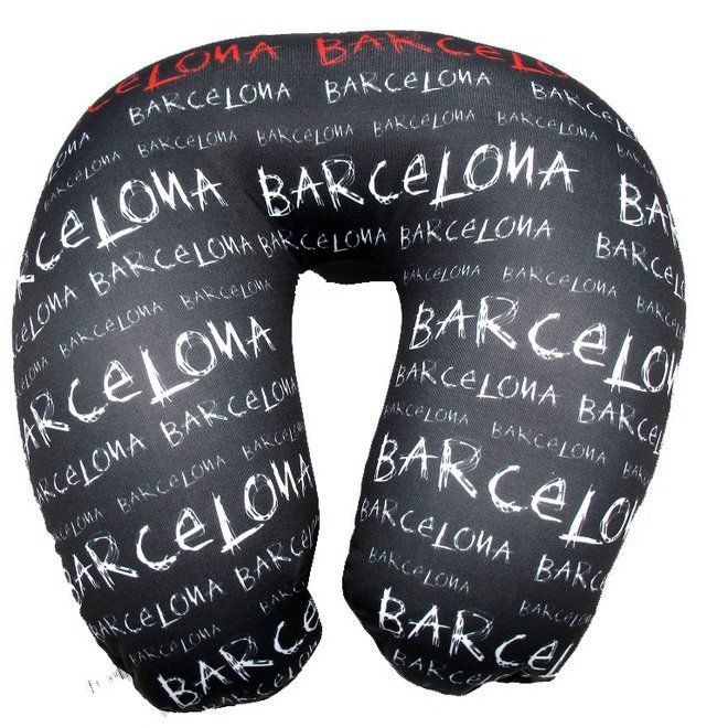 COJIN HERRRADURA LETRAS BCN 29X29X10CM NEGRO O ROJO